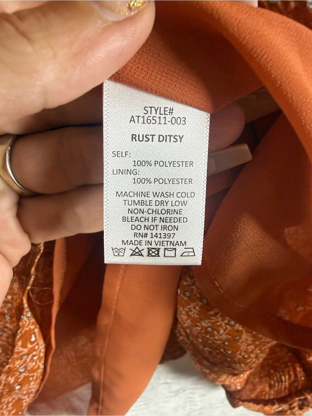 Astr Rust Floral V-Neck Puff Sleeve Blouse. Sheer arms and screams fall 🔥🧡
